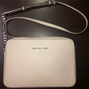 MICHAEL KORS
Jet Set Large Leather Crossbody Bag